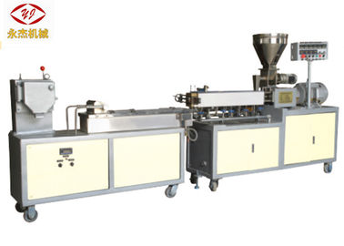 Cina Abrasion Resistant Lab Twin Screw Extruder W6Mo5Cr4V2 Screw Material 5.5kw pabrik